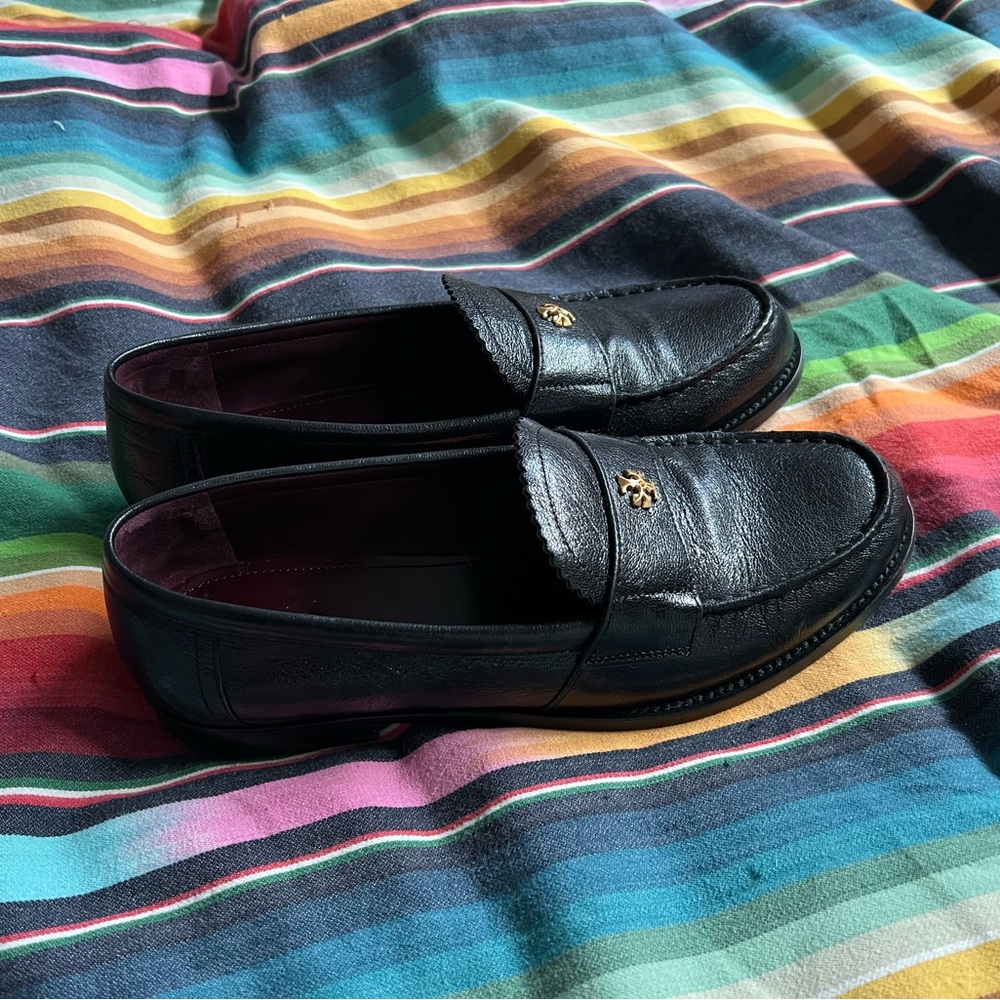 Tory Burch classic Loafer in excellent condition.
